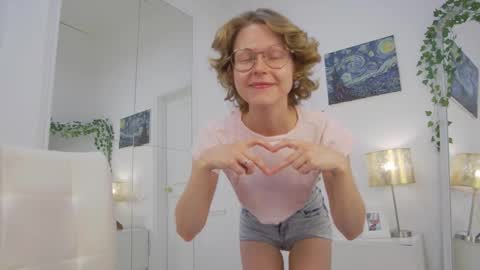 Snapshot of mira_marni chatting on 11/12/25, 11:10 mira_marni online show from 11/12/25, 11:10