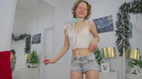 Snapshot of mira_marni chatting on 12/02/25, 11:15 mira_marni online show from 12/02/25, 11:15