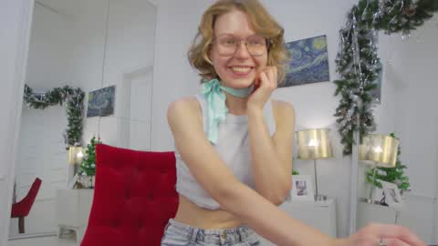 Snapshot of mira_marni chatting on 12/04/25, 11:19 mira_marni online show from 12/04/25, 11:19