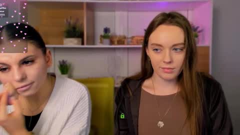 Snapshot of mira_vibe chatting on 12/21/25, 07:59 Mira online show from 12/21/25, 07:59