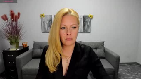 Snapshot of mira_whitme chatting on 04/16/26, 11:22 Mira online show from 04/16/26, 11:22