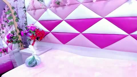 mirabella_miller online show from 10/11/25, 11:09