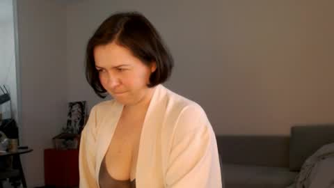 Snapshot of miradiaz chatting on 04/17/26, 03:04 Meera online show from 04/17/26, 03:04
