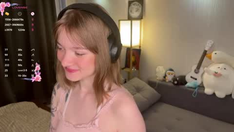 Snapshot of mirakissss chatting on 05/22/26, 10:37 Mira online show from 05/22/26, 10:37
