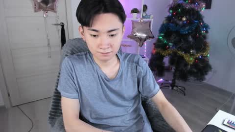 Snapshot of miram_yoo chatting on 12/29/24, 11:40 online show from 12/29/24, 11:40