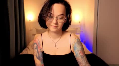 MiraSkyy online show from 10/21/25, 06:30