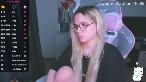 Kira online show from 10/26/25, 12:38