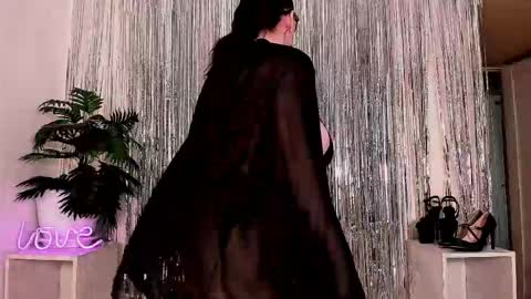 Snapshot of mirayoun chatting on 03/24/26, 11:26 Mira online show from 03/24/26, 11:26