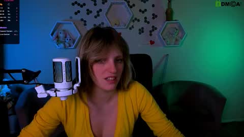 Snapshot of miriam_crazy chatting on 09/21/25, 01:02 miriam_crazy online show from 09/21/25, 01:02