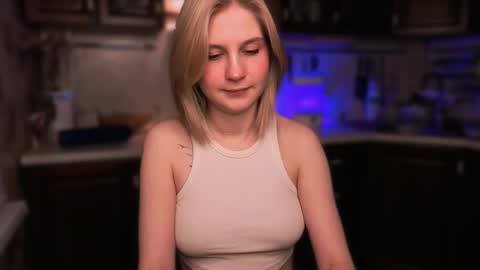 Snapshot of mirrameow chatting on 11/18/25, 03:05 Mira online show from 11/18/25, 03:05