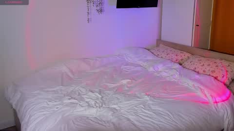 Snapshot of mirrorofsoul chatting on 09/17/25, 05:53 Shelley online show from 09/17/25, 05:53