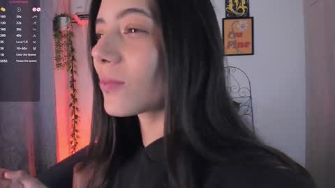 Snapshot of mishelkrave_ chatting on 10/06/25, 01:36 KRAVE  online show from 10/06/25, 01:36