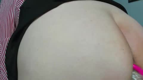 Snapshot of mishell_bons4 chatting on 03/05/26, 10:17 Mishell Bons online show from 03/05/26, 10:17