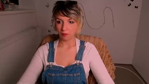 Mishelle online show from 05/02/26, 03:06