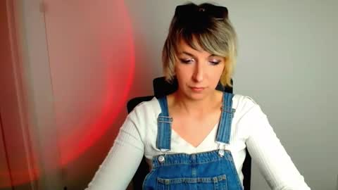 Mishelle online show from 05/03/26, 01:28