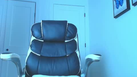 Snapshot of mishellhadid chatting on 01/16/26, 06:34 instagram mishell hadid online show from 01/16/26, 06:34