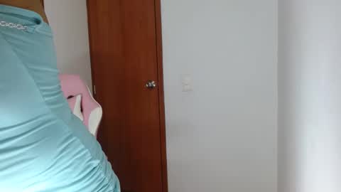 Snapshot of mishka__ chatting on 12/07/24, 01:03 Mishka online show from 12/07/24, 01:03