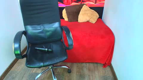 Snapshot of mishka__ chatting on 01/25/25, 09:04 Mishka online show from 01/25/25, 09:04