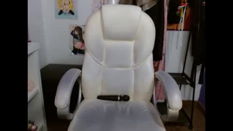 Snapshot of mishka__ chatting on 01/31/25, 11:13 Mishka online show from 01/31/25, 11:13