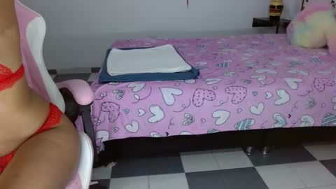 Snapshot of mishka__ chatting on 02/19/25, 04:44 Mishka online show from 02/19/25, 04:44