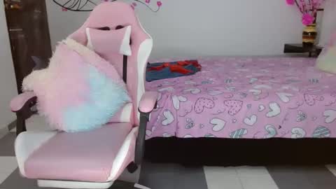 Snapshot of mishka__ chatting on 02/23/25, 05:12 Mishka online show from 02/23/25, 05:12