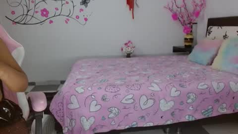 Snapshot of mishka__ chatting on 02/27/25, 02:21 Mishka online show from 02/27/25, 02:21