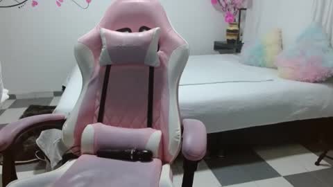 Snapshot of mishka__ chatting on 03/02/25, 06:05 Mishka online show from 03/02/25, 06:05