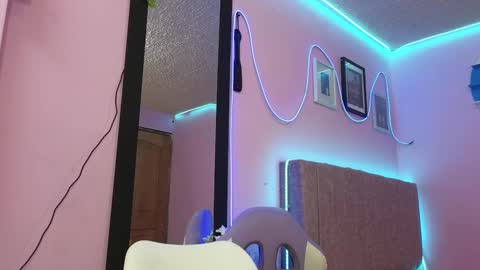 Snapshot of misofialeal chatting on 09/18/25, 08:22 misofialeal online show from 09/18/25, 08:22