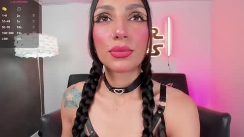 Snapshot of miss___evangeline chatting on 05/12/26, 02:41 Evangeline online show from 05/12/26, 02:41