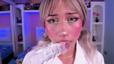 Megan online show from 11/05/25, 06:08