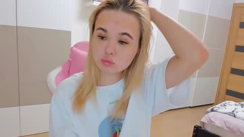 miss__selena online show from 02/08/25, 02:16