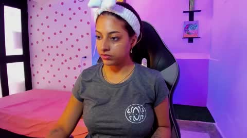 Akemi 3 online show from 09/10/25, 01:33