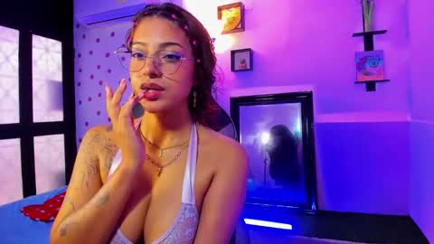 Akemi 3 online show from 10/11/25, 02:04