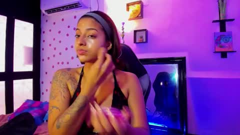 Akemi 3 online show from 10/19/25, 02:07