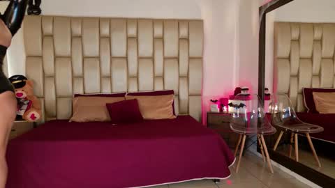 Snapshot of miss_alexxxa_ chatting on 10/28/25, 06:54 Alexa online show from 10/28/25, 06:54