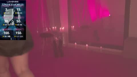 Snapshot of miss_alexxxa_ chatting on 10/31/25, 07:37 Alexa online show from 10/31/25, 07:37