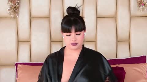 Snapshot of miss_alexxxa_ chatting on 12/13/25, 08:36 Alexa online show from 12/13/25, 08:36