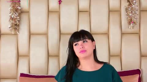 Snapshot of miss_alexxxa_ chatting on 12/14/25, 07:51 Alexa online show from 12/14/25, 07:51