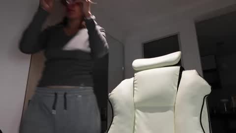 miss_ann_1 online show from 05/04/26, 12:28