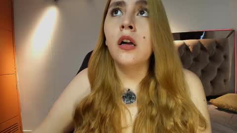 Snapshot of miss_anny18 chatting on 12/23/25, 11:08 Anny online show from 12/23/25, 11:08