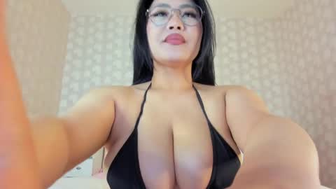 Snapshot of miss_asia_one chatting on 05/10/26, 08:30 Aiza online show from 05/10/26, 08:30