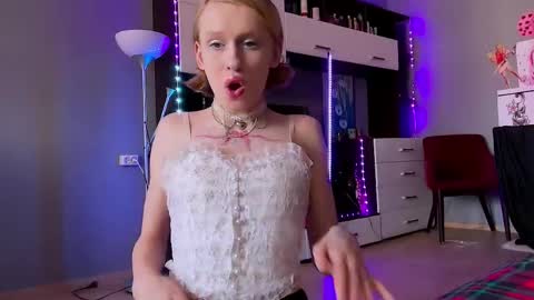 Snapshot of miss_barbie1 chatting on 04/21/26, 08:31 Anya online show from 04/21/26, 08:31