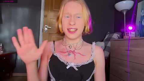 Snapshot of miss_barbie1 chatting on 05/08/26, 04:23 Anya online show from 05/08/26, 04:23