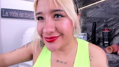 Snapshot of miss_danika chatting on 01/14/25, 02:11 Danika online show from 01/14/25, 02:11