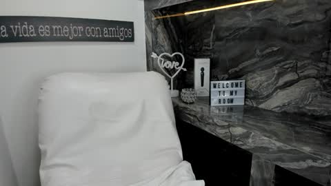 Snapshot of miss_danika chatting on 02/05/25, 11:02 Danika online show from 02/05/25, 11:02