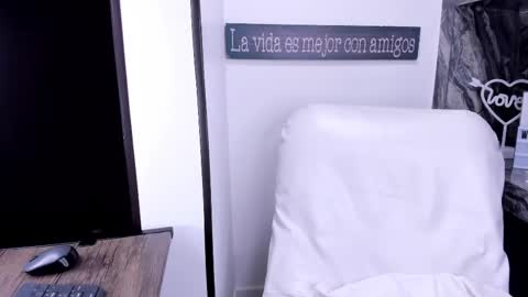 Snapshot of miss_danika chatting on 02/14/25, 11:10 Danika online show from 02/14/25, 11:10