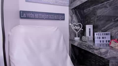 Snapshot of miss_danika chatting on 09/23/25, 11:02 Danika online show from 09/23/25, 11:02