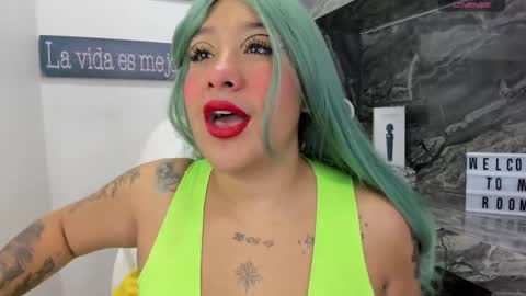 Snapshot of miss_danika chatting on 11/18/25, 11:03 Danika online show from 11/18/25, 11:03