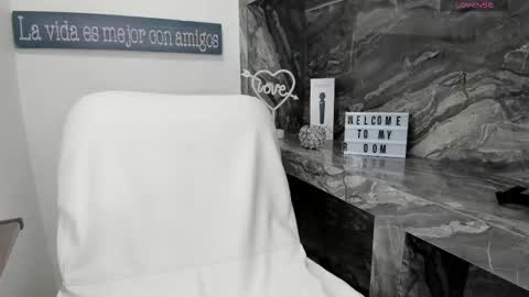 Snapshot of miss_danika chatting on 11/20/25, 10:59 Danika online show from 11/20/25, 10:59