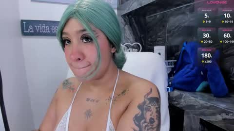 Snapshot of miss_danika chatting on 11/24/25, 10:59 Danika online show from 11/24/25, 10:59